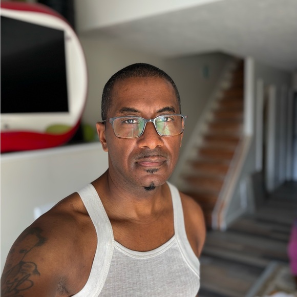 Meet your Posher, Cliff - Picture 2 of 14